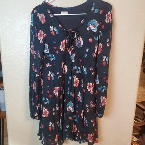 Hollister floral lace up long sleeve junior dress